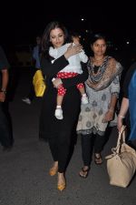 Aishwarya Rai Bachchan leaves for Cannes Fest in Mumbai Airport on 16th May 2013 (4).JPG